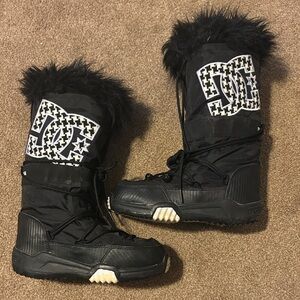 DC Black Snow Boots with Logo Detail